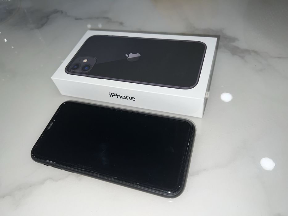iPhone 11  128 GB с коробкой