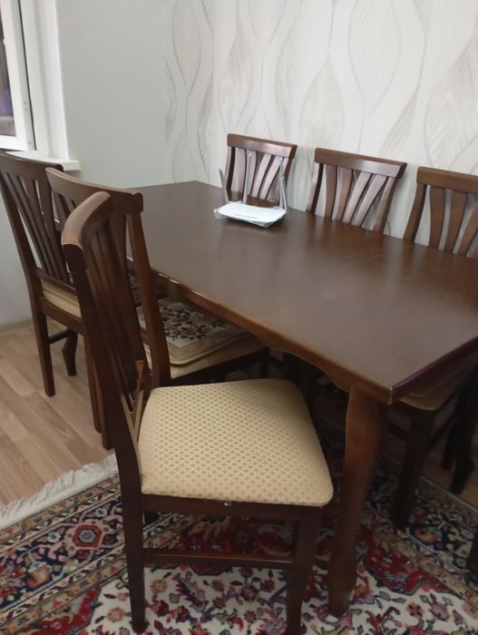 Мебель стол стулья. Продается стол и 6 стульев