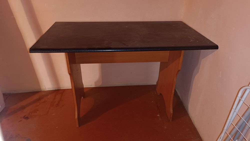 Продам кухонный стол