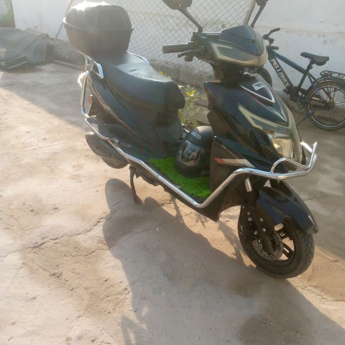 Skuter Tesla2 duga sotiladi