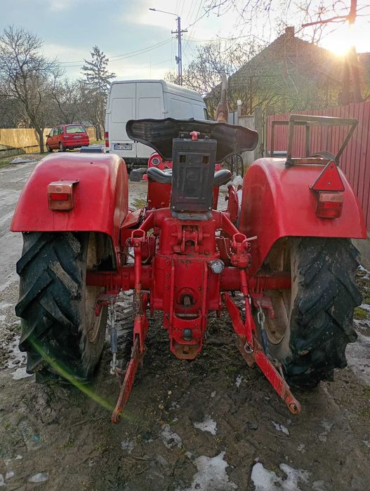 Vând tractor mccormick b 275
