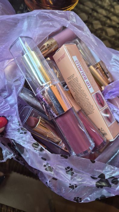 Косметика, крем, сумки