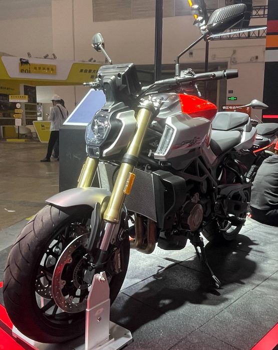 Мотоцикл QJMotor SRK 900 ABS заказ