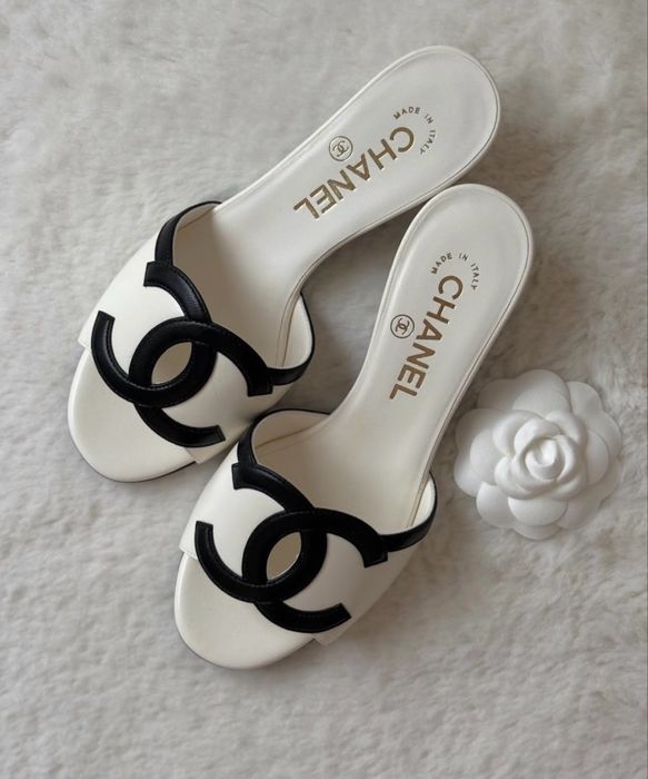 Papuci Chanel 26 din piele de vitel pe stoc