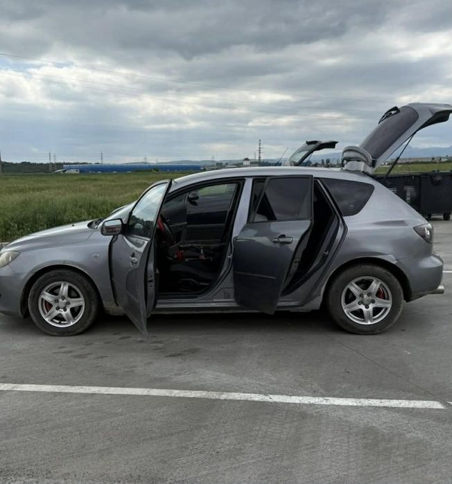 Vând Mașina Mazda 3