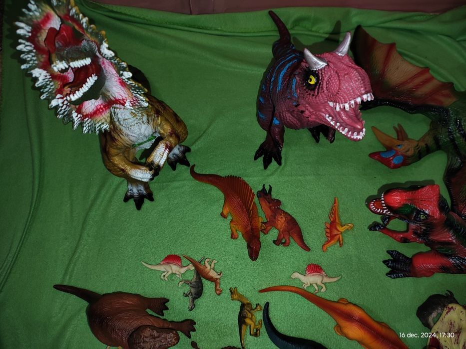 Dinozauri jucarii