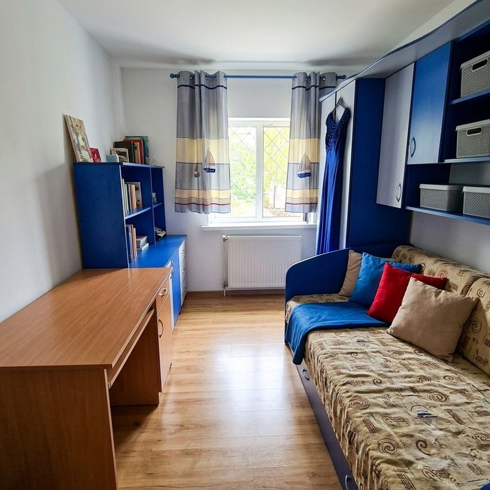 Vând apartament 4 camere