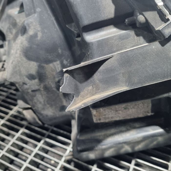 Far Stanga Dacia Duster 2010 - 2013 SUV 4 Usi (1304) Fara xenon