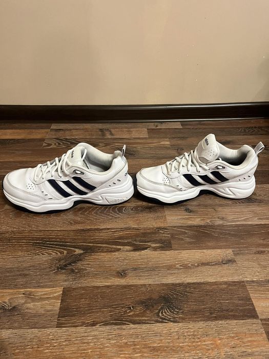 Маратонки адидас