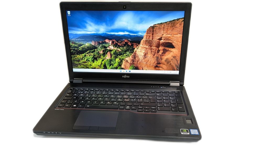 Fujitsu Celsius H780 15.6" 1920x1080 i7-8750H 16GB 512GB Quadro P1000