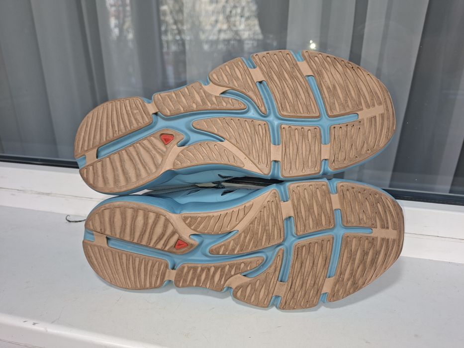 Vând pantofi sport Salomon  nr 42
