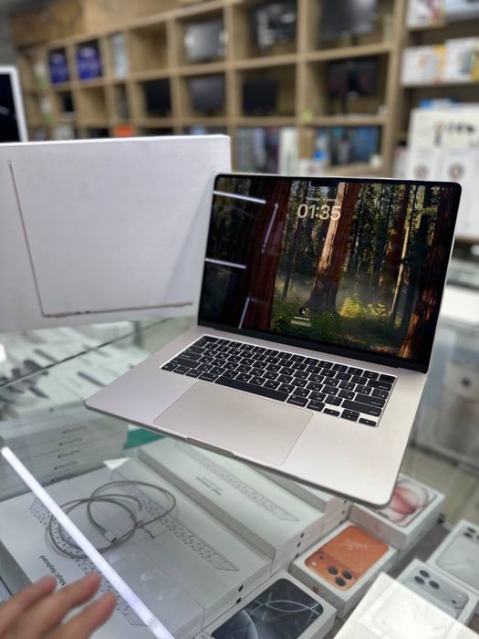 MacBook Air 15 M2 8/256 б/у идеал