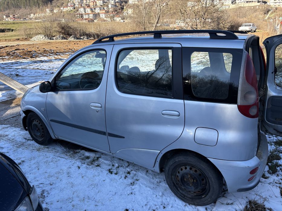 Тойота ярис версо на части