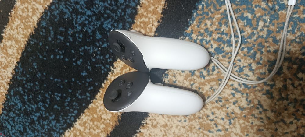 Vând ochelari vr Meta quest 3s