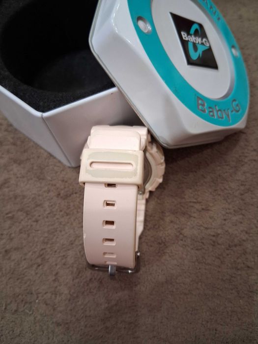 Часовник Baby G розов и бял