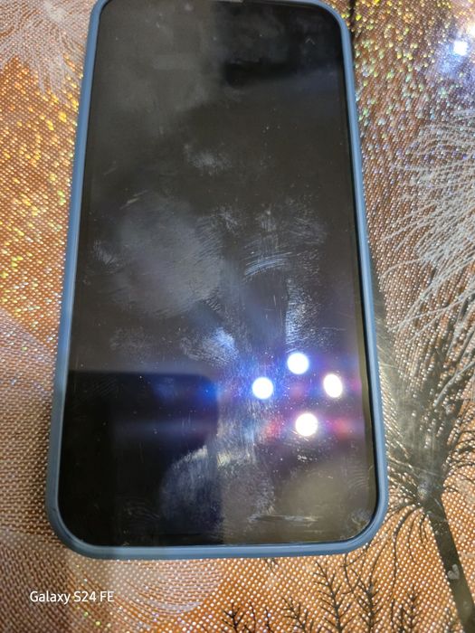 Продавам Айфон 13