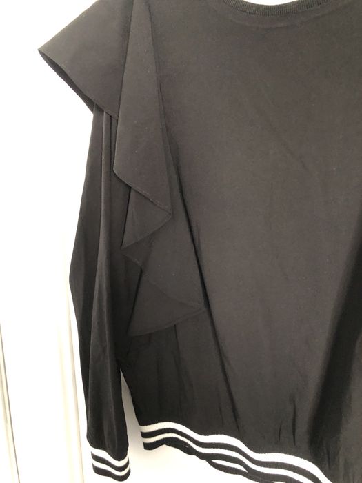 Кофта стильная красивая.