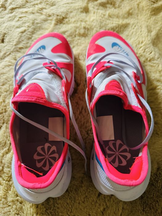 Adidasi Nike Free