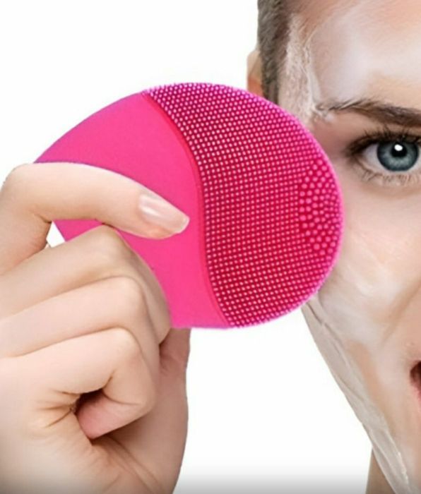 Dispozitiv de curățare facială