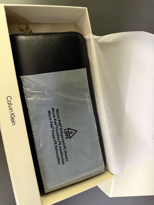 Дамски портфейл Calvin Klein, черен цвят