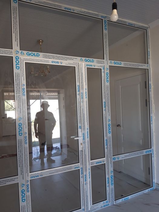 Витражи перегородки алюминий и пластик.