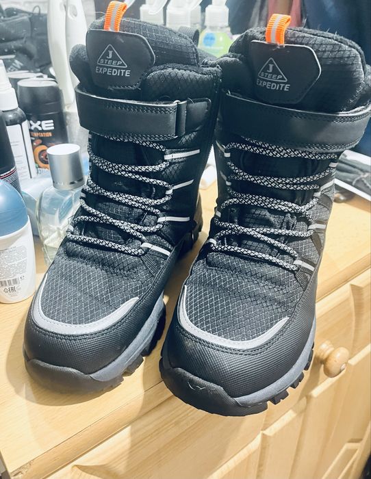 Продам ботинки зимнии.