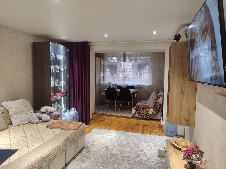 Квартира продаётся торговый центр Чиланзар 2 квартал 3/2/4 меб тех