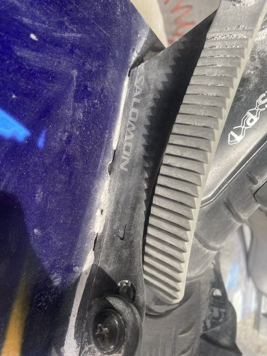 продам сноуборд salomon с креплениями