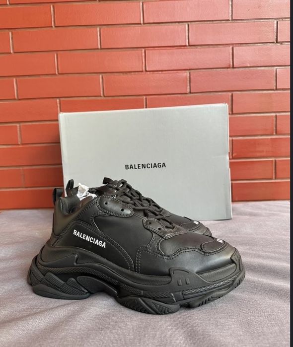 Adidasi balenciaga triple s black lucios