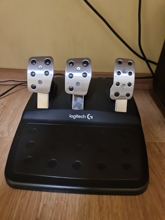 Vând volan Logitech g29