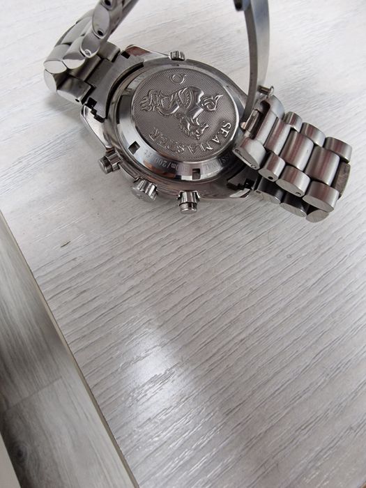 Часы наручные. Қол сағат.