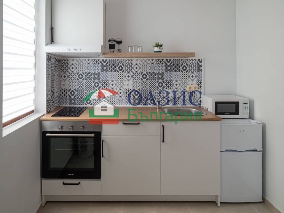 Къща на 3 етажа 320 кв. м. + парцел 500 кв. м., м. Инцараки, Свети Влас, България,