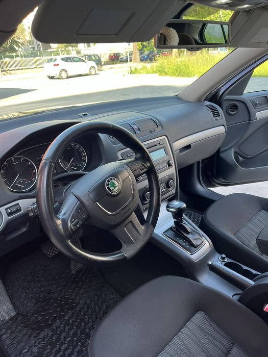 Шкода Октавия 1.8