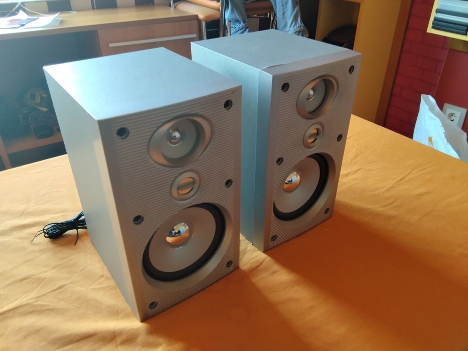 страхотни трилентови тонколони Шнайдер 2х40 максимална мощност