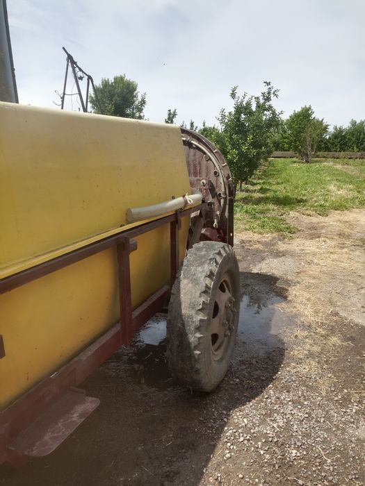 мтз 80 трактор с Оприскиватель вместе