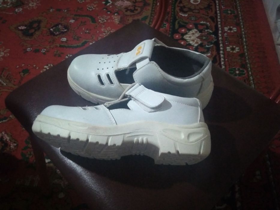 Ботинка новая.Ботинка