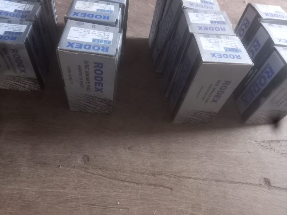 Продам тормозные колодки на тойота