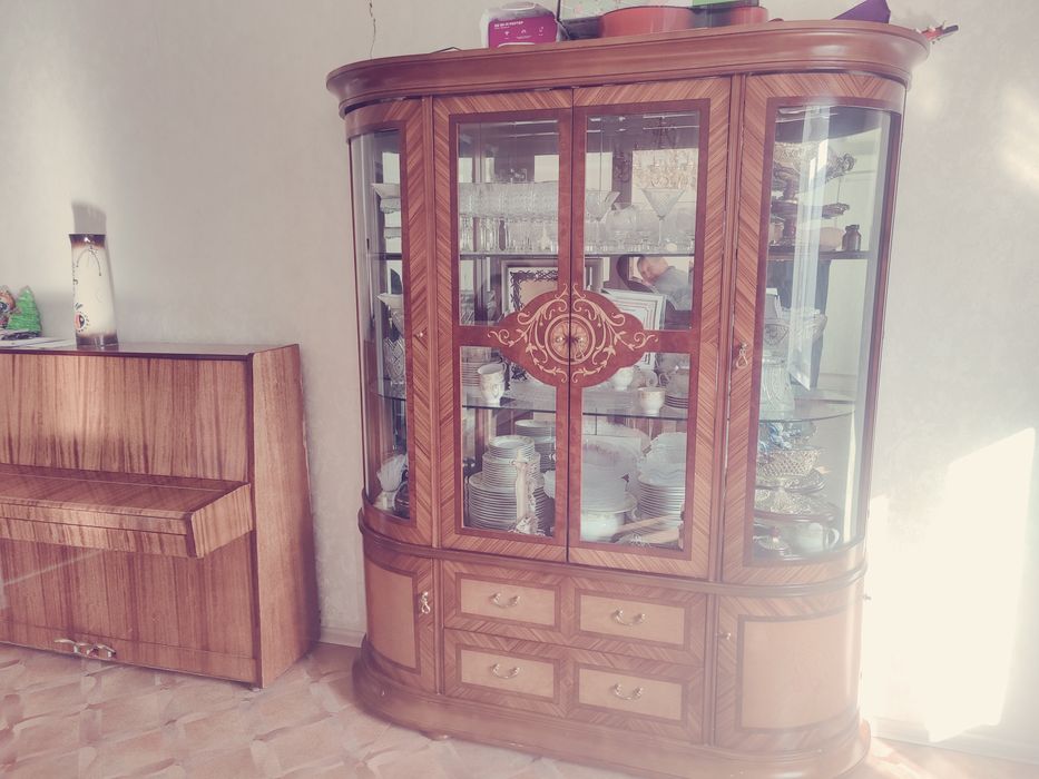 Продам сервант буу