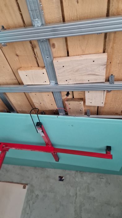 Macara ridicat rigips