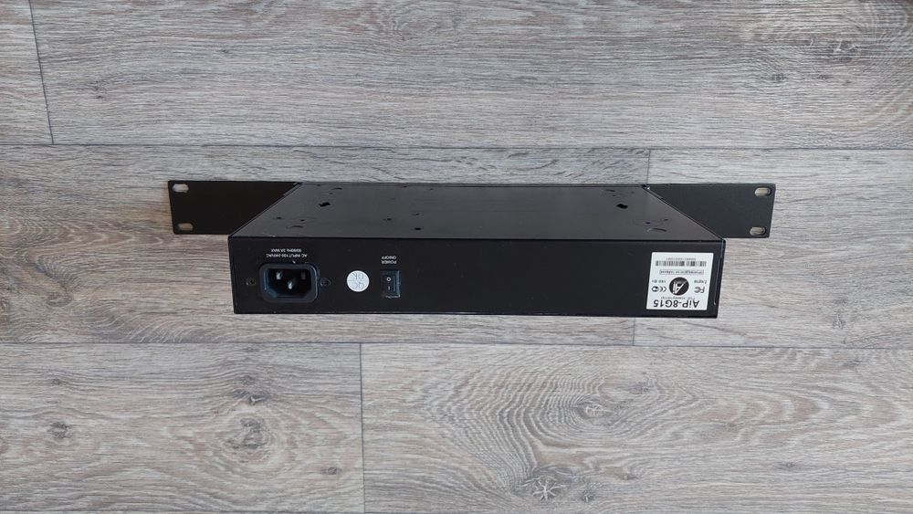 Коммутатор AiP-8G15