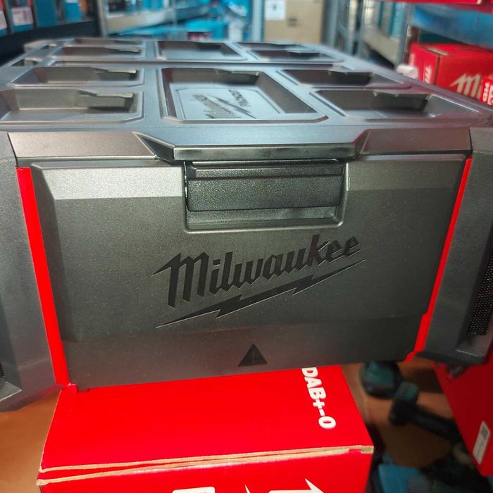 ПРОМОЦИЯ.Milwaukee M18 PRCDAB+-0 PackOut акумулаторно радио