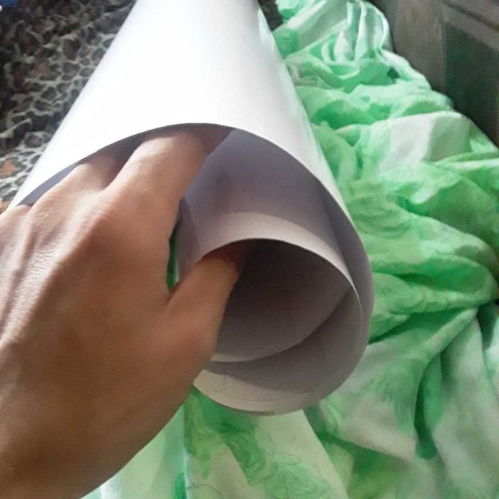 Бумага плотная для упаковок или на окна.