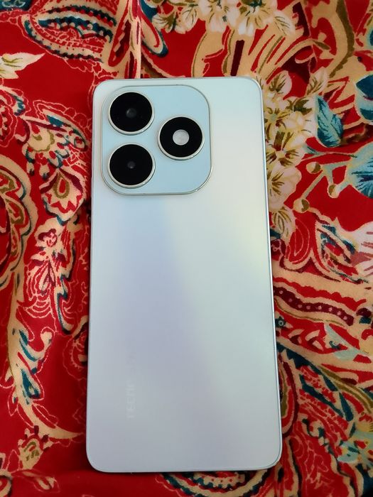 Продаю три телефона