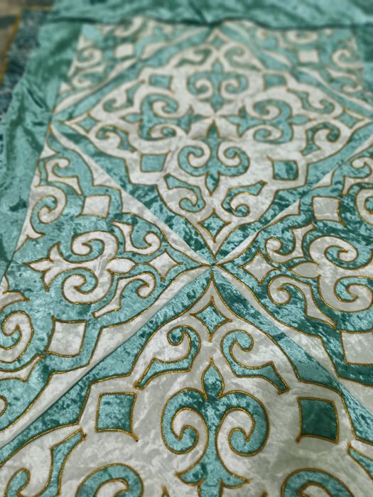 Корпеше каптауга оюмен тигилген