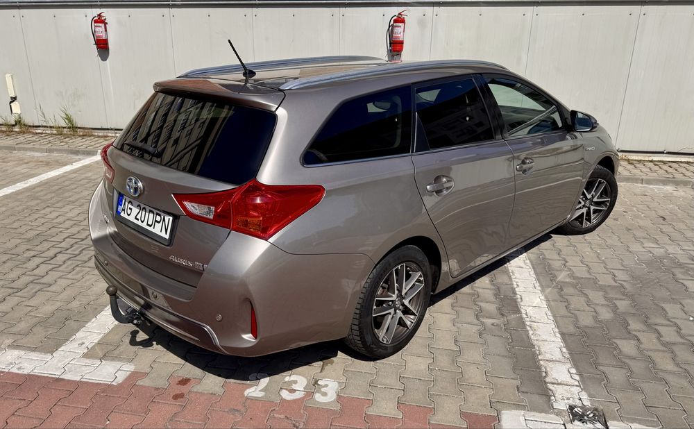 Vand Toyota Auris Hybrid Istoric complet