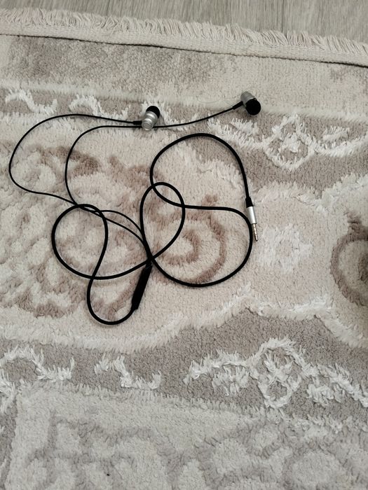 Наушник проводной + БОНУС Bluetooth наушник