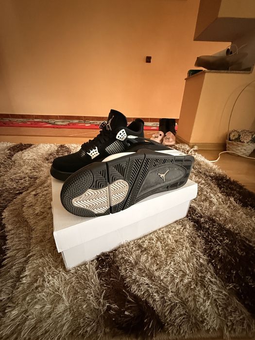 Nike Jordan 4 white thunder