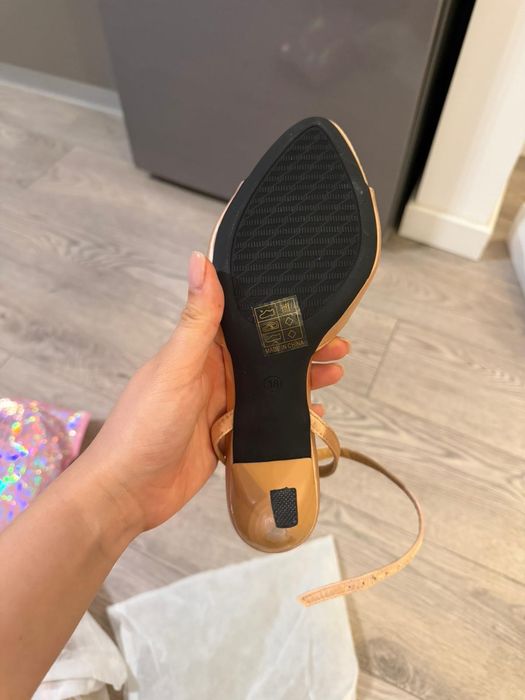 Sandale nude cu toc - mărime 38