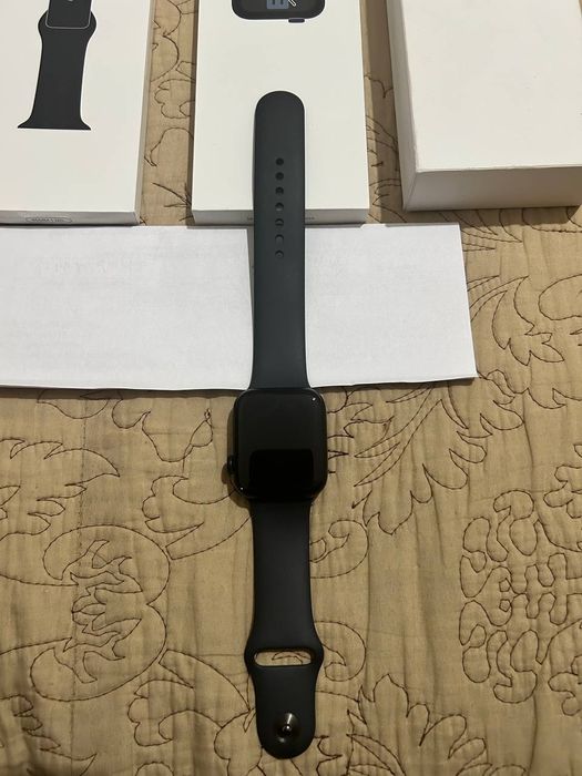 Часы Apple watch SE2 44 мм.