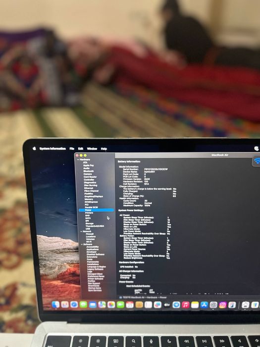 MacBook air m3 8gb 256gb 100 yomkust 13.6 dyum silver aybi yoq 2 oy ol